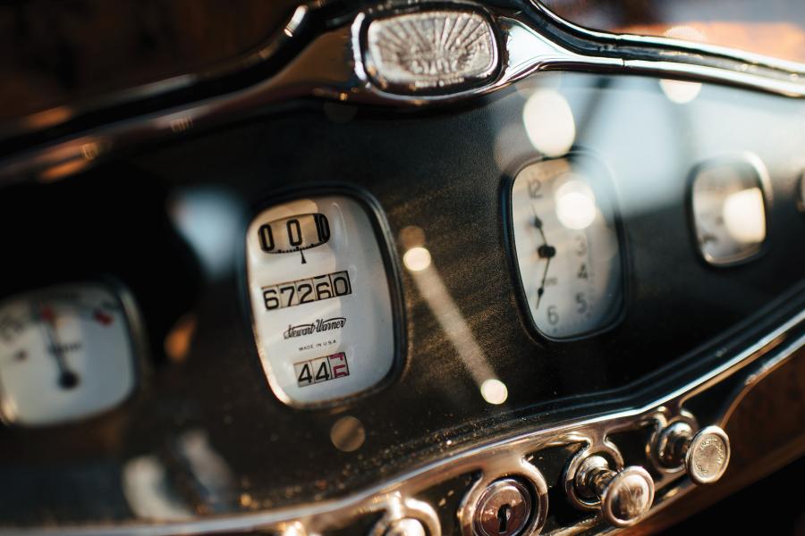 Панель приборов Stutz Model MA Supercharged Coupe by Lancefield 1930 года  (фото 23 из 50)